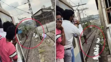 వెనుకే రైలు వస్తున్నా పట్టాలపై దర్జాగా నడిచిన వ్యక్తి.. వైరల్ వీడియో చూసి షాక్ అవుతున్న నెటిజన్లు వెనుకే రైలు వస్తున్నా పట్టాలపై దర్జాగా నడిచిన వ్యక్తి.. వైరల్ వీడియో చూసి షాక్ అవుతున్న నెటిజన్లు
