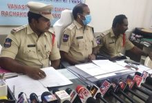 నకిలీ పోలీసుల ముఠా అరెస్ట్.. బియ్యం లారీని అడ్డుకుని రూ.80 వేల వసూళ్లు నకిలీ పోలీసుల ముఠా అరెస్ట్.. బియ్యం లారీని అడ్డుకుని రూ.80 వేల వసూళ్లు