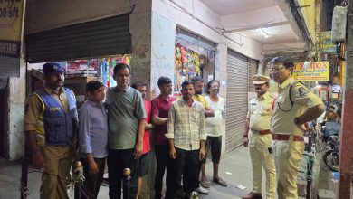 సికింద్రాబాద్లో ప్రత్యేక ఎన్ఫోర్స్మెంట్ డ్రైవ్.. బహిరంగ మద్యపానం, ధూమపానంపై పోలీసుల కఠిన చర్యలు సికింద్రాబాద్లో ప్రత్యేక ఎన్ఫోర్స్మెంట్ డ్రైవ్.. బహిరంగ మద్యపానం, ధూమపానంపై పోలీసుల కఠిన చర్యలు