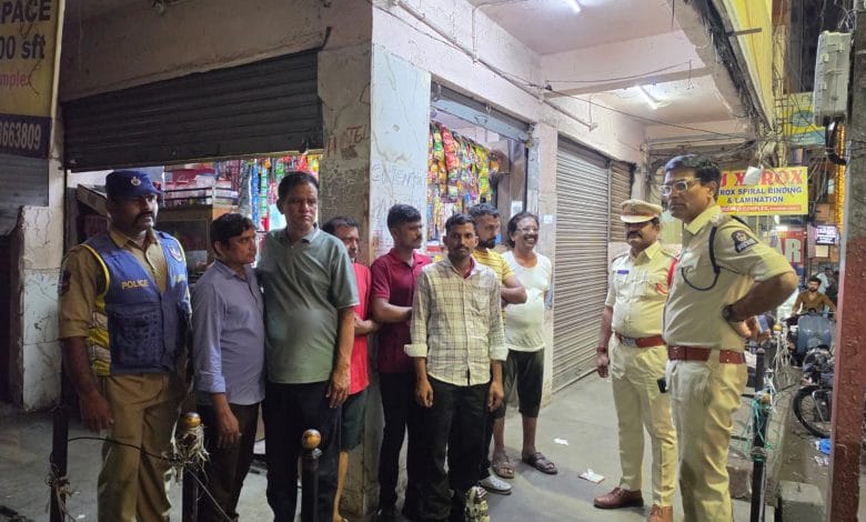 సికింద్రాబాద్‌లో ప్రత్యేక ఎన్‌ఫోర్స్‌మెంట్ డ్రైవ్.. బహిరంగ మద్యపానం, ధూమపానంపై పోలీసుల కఠిన చర్యలు
