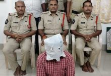 శ్రీవారి దర్శనం టికెట్లు పేరుతో భారీ మోసం.. టీటీడీ ఉద్యోగినని చెప్పి భక్తుల నుంచి లక్షలు వసూలు చేసిన వ్యక్తి అరెస్ట్