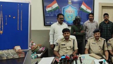 ఫంక్షన్ హాల్ వేటర్‌గా పని చేస్తూ చోరీలు.. రూ.30 లక్షల బంగారం, నగదుతో దొంగ అరెస్ట్