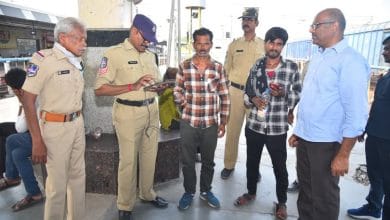 వరంగల్ రైల్వే స్టేషన్లలో 24 గంటల పోలీస్ నిఘా.. అంతర్రాష్ట్ర దొంగలపై ప్రత్యేక ఆపరేషన్ వరంగల్ రైల్వే స్టేషన్లలో 24 గంటల పోలీస్ నిఘా.. అంతర్రాష్ట్ర దొంగలపై ప్రత్యేక ఆపరేషన్