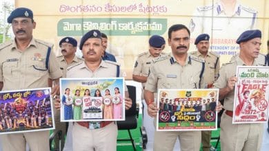 తిరుపతిలో 450 మంది రౌడీషీటర్లు, గంజాయి-పోక్సో నిందితులకు మెగా కౌన్సెలింగ్.. ఎస్పీ సుబ్బరాయుడు స్ట్రాంగ్ వార్నింగ్ తిరుపతిలో 450 మంది రౌడీషీటర్లు, గంజాయి-పోక్సో నిందితులకు మెగా కౌన్సెలింగ్.. ఎస్పీ సుబ్బరాయుడు స్ట్రాంగ్ వార్నింగ్