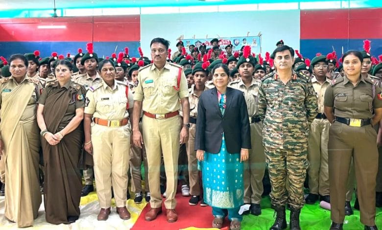 తిరుపతిలో ఎన్సీసీ విద్యార్థినులకు అవగాహన కార్యక్రమం.. పోక్సో చట్టం, సైబర్ నేరాలపై కీలక సూచనలు తిరుపతిలో ఎన్సీసీ విద్యార్థినులకు అవగాహన కార్యక్రమం.. పోక్సో చట్టం, సైబర్ నేరాలపై కీలక సూచనలు