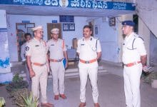 తడ పోలీస్ స్టేషన్పై జిల్లా ఎస్పీ ఆకస్మిక తనిఖీ.. పెండింగ్ కేసులు, పోలీసింగ్ విధానంపై కీలక ఆదేశాలు తడ పోలీస్ స్టేషన్పై జిల్లా ఎస్పీ ఆకస్మిక తనిఖీ.. పెండింగ్ కేసులు, పోలీసింగ్ విధానంపై కీలక ఆదేశాలు