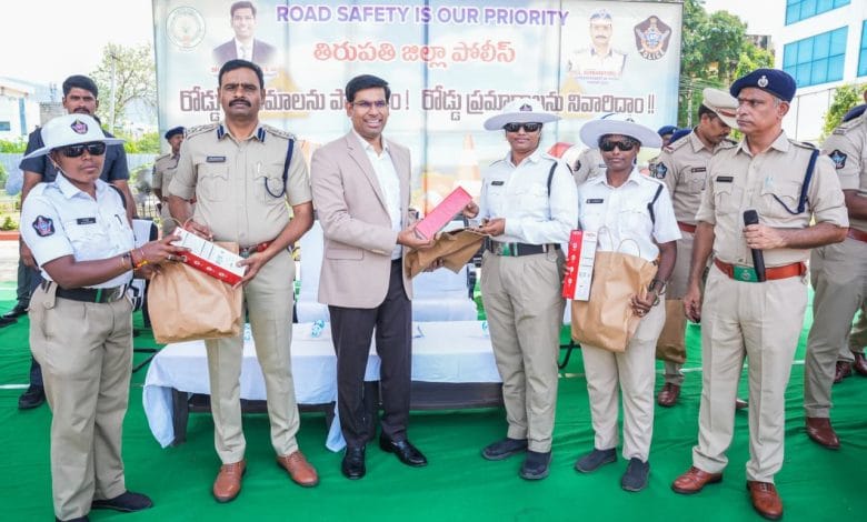 తిరుపతిలో రోడ్డు భద్రతకు భారీ చర్యలు.. 10,000 గంజాయి టెస్టింగ్ కిట్లతో పోలీసుల ప్రత్యేక డ్రైవ్ తిరుపతిలో రోడ్డు భద్రతకు భారీ చర్యలు.. 10,000 గంజాయి టెస్టింగ్ కిట్లతో పోలీసుల ప్రత్యేక డ్రైవ్