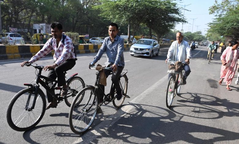 Delhiలో Cyclists ప్రాణాలతో పోరాటం.. ప్రతి రోజు Death Risk మధ్యే ప్రయాణం