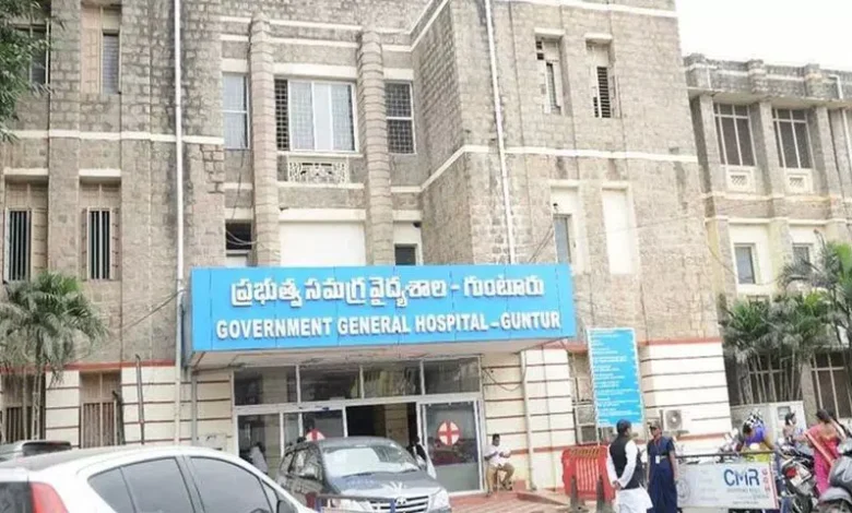 Hospital Negligence పరాకాష్ట.. కుక్క లాక్కెళ్లిన మానవ కాలు Hospital Negligence పరాకాష్ట.. కుక్క లాక్కెళ్లిన మానవ కాలు
