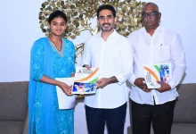 ఆసియా క్రీడలకు ముందు జ్యోతి సురేఖ వెన్నంను సన్మానించిన నారా లోకేష్