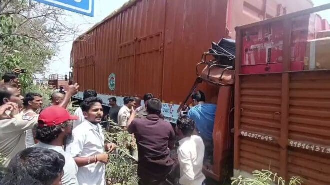 హైదరాబాద్ ORRపై ఘోర రోడ్డు ప్రమాదం.. ఒకరు మృతి, మరొకరికి తీవ్ర గాయాలు
