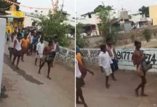 అనంతపురంలో ఉద్రిక్త ఘటన.. వివాహిత వేధింపుల ఆరోపణలతో యువకుడికి గుండు, ఊరేగింపు అనంతపురంలో ఉద్రిక్త ఘటన.. వివాహిత వేధింపుల ఆరోపణలతో యువకుడికి గుండు, ఊరేగింపు