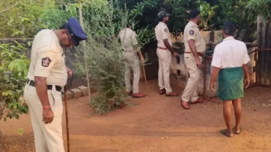నెల్లూరులో తెల్లవారుజామున పోలీసుల కార్డన్ అండ్ సెర్చ్.. 30 వాహనాలు స్వాధీనం నెల్లూరులో తెల్లవారుజామున పోలీసుల కార్డన్ అండ్ సెర్చ్.. 30 వాహనాలు స్వాధీనం