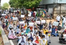 గాంధీ ఆస్పత్రిలో పీజీ డాక్టర్లపై దాడి.. నిరసనలకు దిగిన వైద్యులు