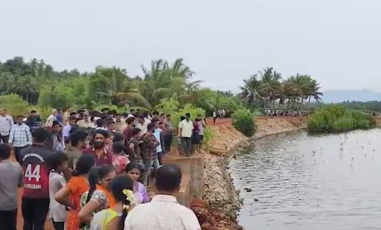 కర్ణాటకలో ఘోర నదీ ప్రమాదం.. మస్సెల్స్ సేకరణకు వెళ్లి 11 మంది మృతి కర్ణాటకలో ఘోర నదీ ప్రమాదం.. మస్సెల్స్ సేకరణకు వెళ్లి 11 మంది మృతి