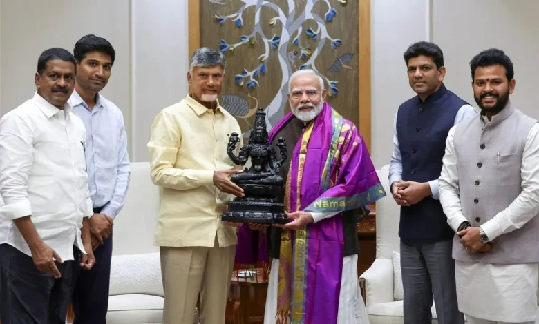 కేంద్ర కేబినెట్లో మార్పులు?.. రామ్ మోహన్ నాయుడు, పెమ్మసాని శాఖలపై భారీ చర్చ.. ఏపీ రాజకీయాల్లో ఆసక్తి కేంద్ర కేబినెట్లో మార్పులు?.. రామ్ మోహన్ నాయుడు, పెమ్మసాని శాఖలపై భారీ చర్చ.. ఏపీ రాజకీయాల్లో ఆసక్తి