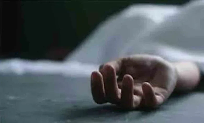 మియాపూర్లో CA Student అనుమానాస్పద మృతి.. గదిలో రక్తపు మరకలు కలకలం మియాపూర్లో CA Student అనుమానాస్పద మృతి.. గదిలో రక్తపు మరకలు కలకలం