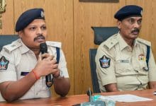 తిరుపతి పోలీస్ శాఖలో పదవీ విరమణ పొందిన అధికారులకు ఘన సన్మానం.. సేవలను కొనియాడిన ఎస్పీ తిరుపతి పోలీస్ శాఖలో పదవీ విరమణ పొందిన అధికారులకు ఘన సన్మానం.. సేవలను కొనియాడిన ఎస్పీ