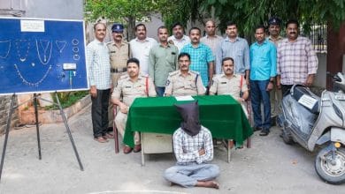 సొంత పెద్దమ్మ ఇంట్లోనే చోరీ.. 24 గంటల్లో నిందితుడిని పట్టుకున్న తిరుపతి పోలీసులు, రూ.28 లక్షల బంగారం రికవరీ సొంత పెద్దమ్మ ఇంట్లోనే చోరీ.. 24 గంటల్లో నిందితుడిని పట్టుకున్న తిరుపతి పోలీసులు, రూ.28 లక్షల బంగారం రికవరీ