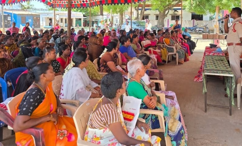 Women Safety Awareness: Y.Kota గ్రామంలో మహిళల భద్రతపై ప్రత్యేక అవగాహన.. Women Safety Awareness: Y.Kota గ్రామంలో మహిళల భద్రతపై ప్రత్యేక అవగాహన..